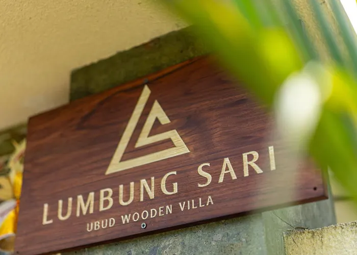 بيت ضيافة Lumbung Sari Wooden